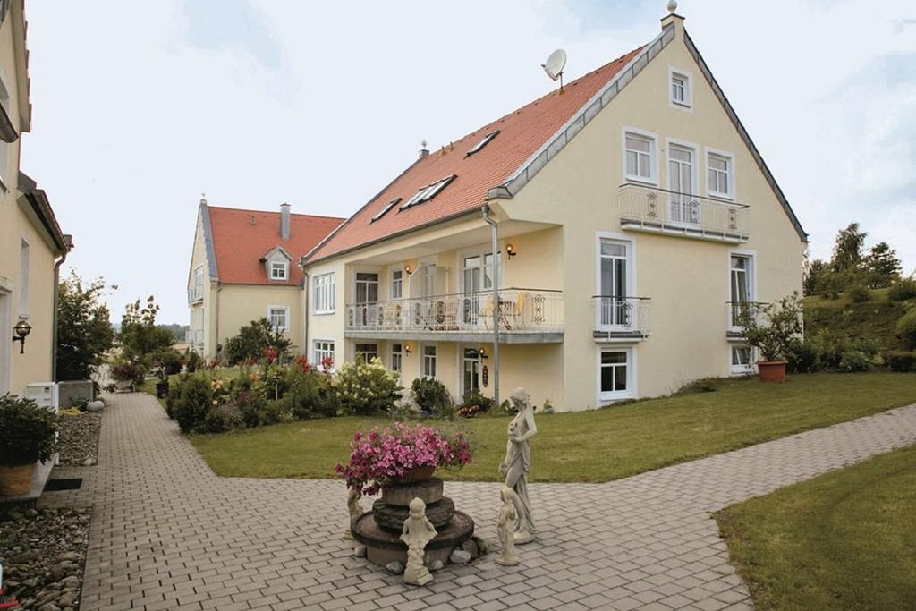 Auszeit - Ihr Sibyllenbad Gaestehaus Neualbenreuth Exterior foto